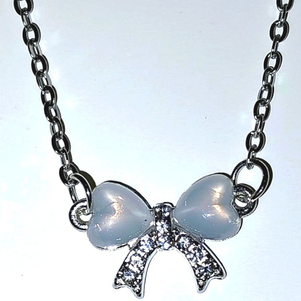 Elegant vintage pendant necklace for women and girls
